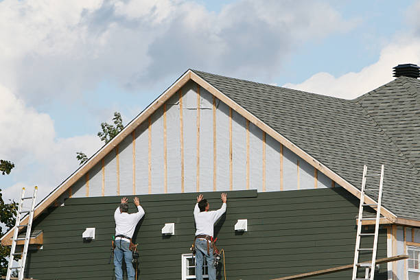 Professional Siding Installation technician working in Palmetto, FL